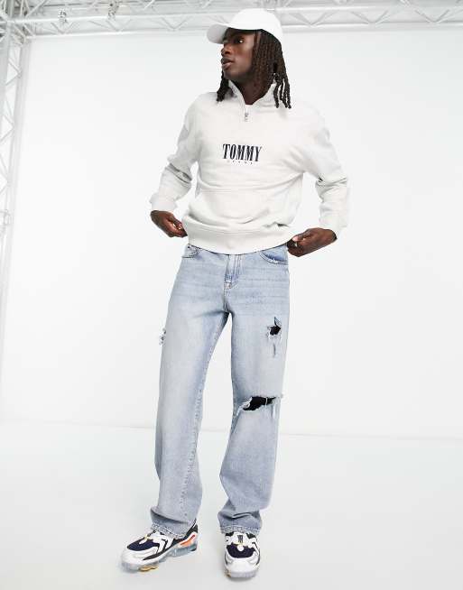 Tommy Jeans – Sweatshirt in Grau meliert mit lockerer Passform, Authentic-Logo und kurzem Reißverschluss, 4 von 4