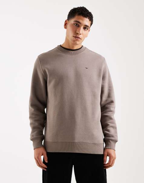 Tommy Jeans – Sweatshirt in Nerzbraun mit Aufnäher und Rundhalsausschnitt - view 1