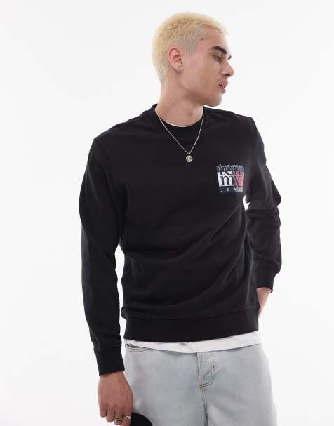 Tommy Jeans - Sweatshirt met vlag op de borst in zwart - view 1