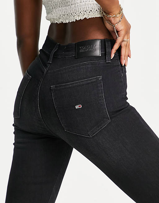 Tommy Jeans – Sylvia – Supereng geschnittene Jeans in Schwarz mit hohem  Bund | ASOS