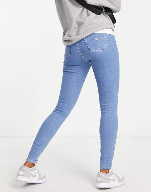 Tommy Jeans Sylvia Superskinny jeans med hog midja och mellanljus tvatt ASOS