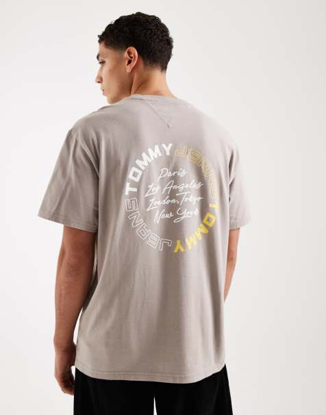Tommy Jeans – Szarobeżowy luźny T-shirt z okrągłym nadrukiem - view 1