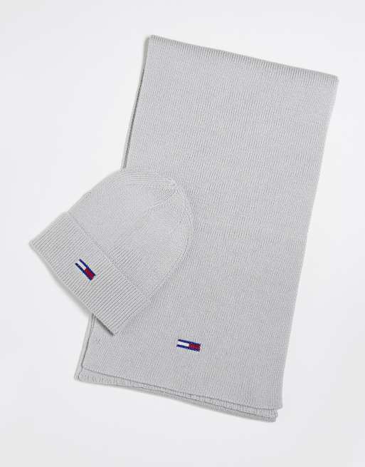 Tommy Jeans – Szary zestaw z szalikiem i czapką beanie z logo z flagą