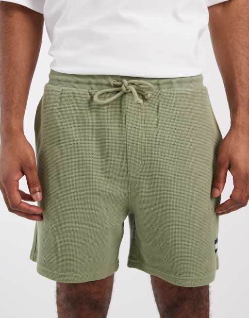 Tommy Jeans – Szorty w kolorze khaki z logo z flagą, 4 z 5
