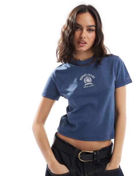 Tommy Jeans - T-shirt avec écusson style universitaire - Bleu marine - view 1