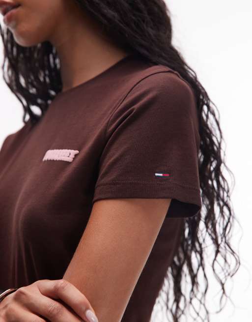 Tommy Jeans - T-shirt avec inscription au dos et logo sur le devant - Marron, 4 de 4