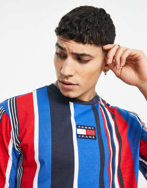 Tommy Jeans - T-shirt avec rayures verticales et logo écusson au centre - Rouge, 4 de 4
