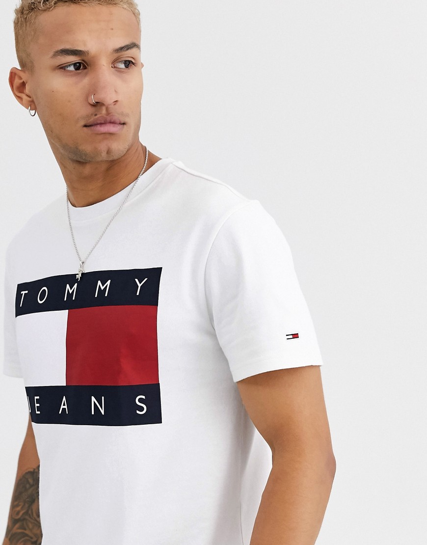 Tommy Jeans - T-shirt bianca con bandiera grande-Bianco