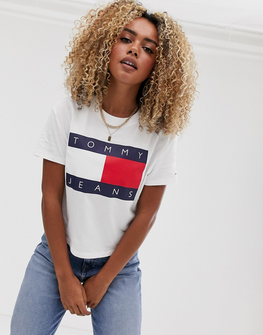 Tommy Jeans - T-shirt bianca con bandiera-Bianco