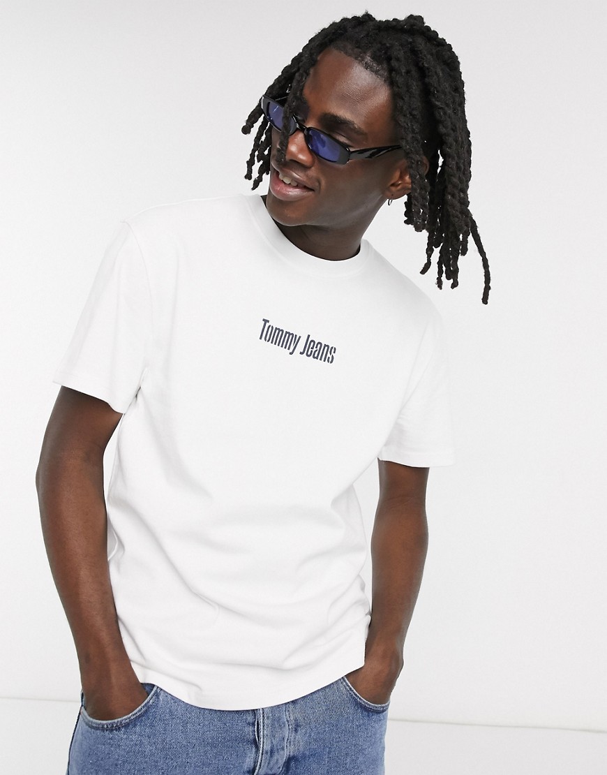 Tommy Jeans - T-shirt bianca con scritta sul petto e logo sul retro-Bianco