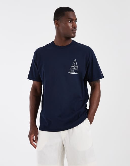 Tommy Jeans - T-shirt comoda blu navy con stampa di barca a vela sul retro, 4 di 5