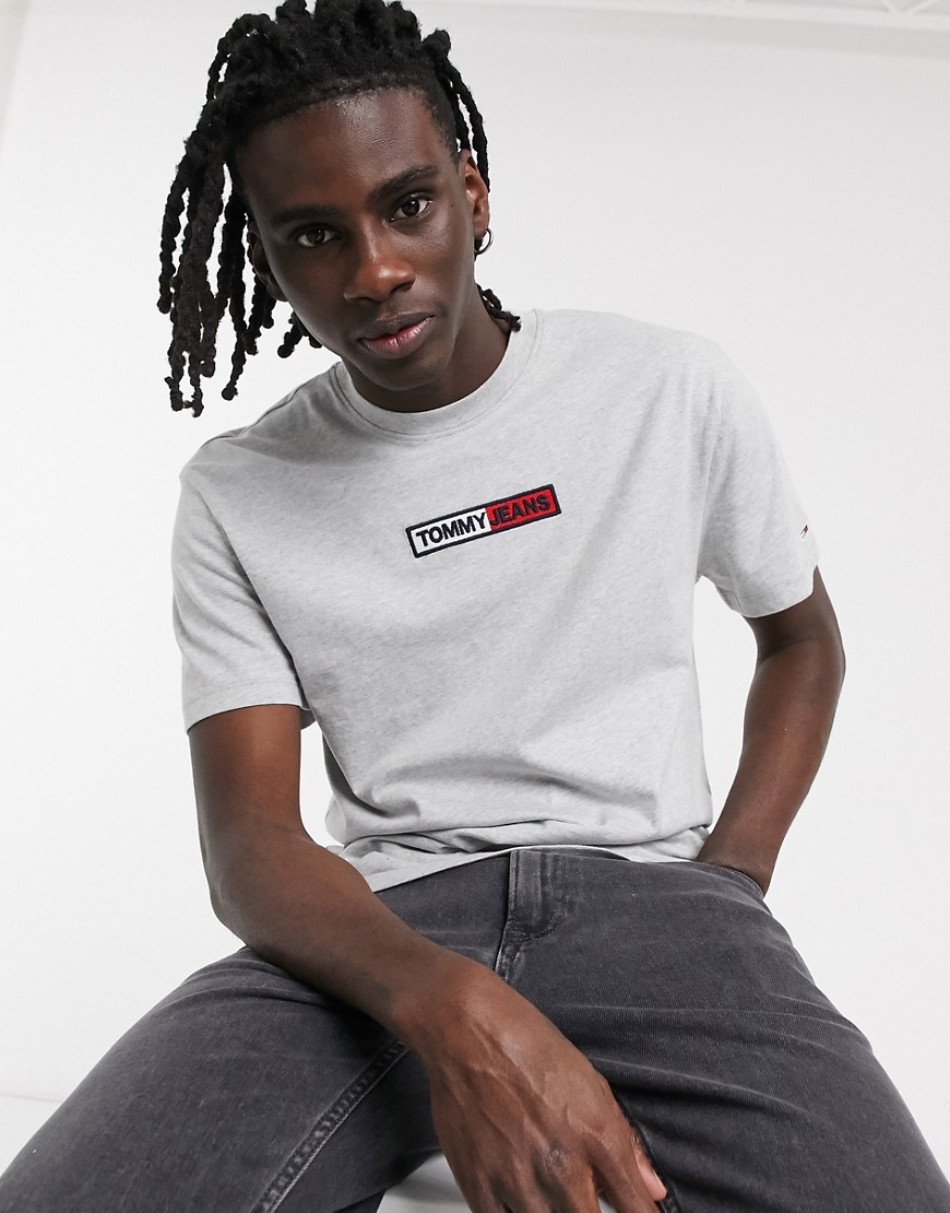 Tommy Jeans - T-shirt con logo a riquadro ricamato sul petto grigio mélange