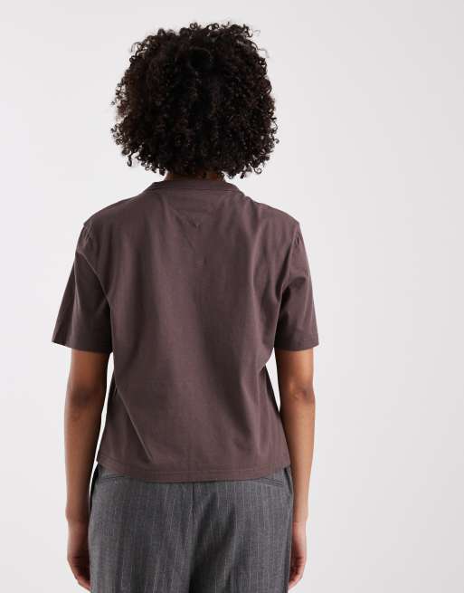 Tommy Jeans - T-shirt coupe carrée à écusson - Marron, 4 de 4