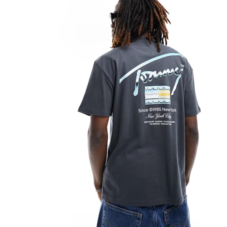 Tommy Jeans T Shirt in Anthrazit mit normalem Schnitt und Metallic Logo ASOS