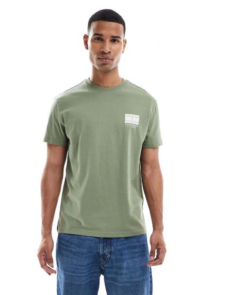 Tommy Jeans – T-Shirt in Armeegrün mit Grafik - view 1