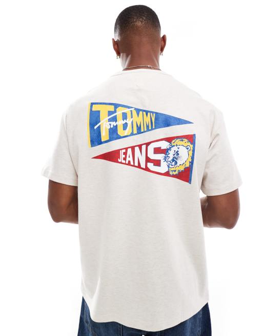 Tommy Jeans – T-Shirt in Beige mit University-Flagge