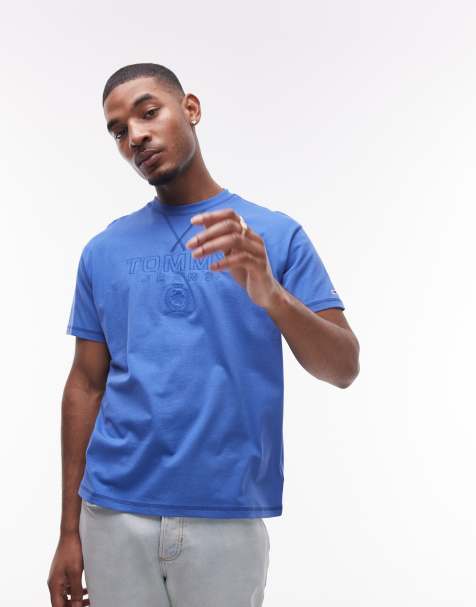 Tommy Jeans – T-Shirt in Blau mit farblich abgestimmtem Wappenlogo - view 1