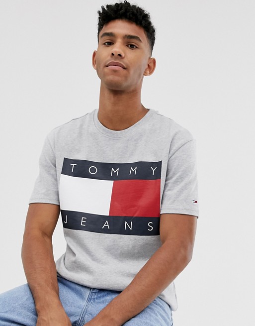 Tommy Jeans t-shirt in grey with large chest flag logo