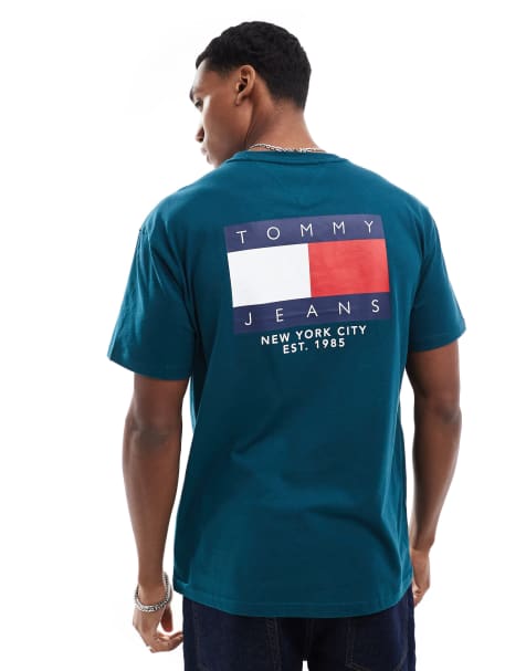 Tommy Jeans – T-Shirt in Grün mit Flaggen-Logoprint auf dem Rücken - view 1