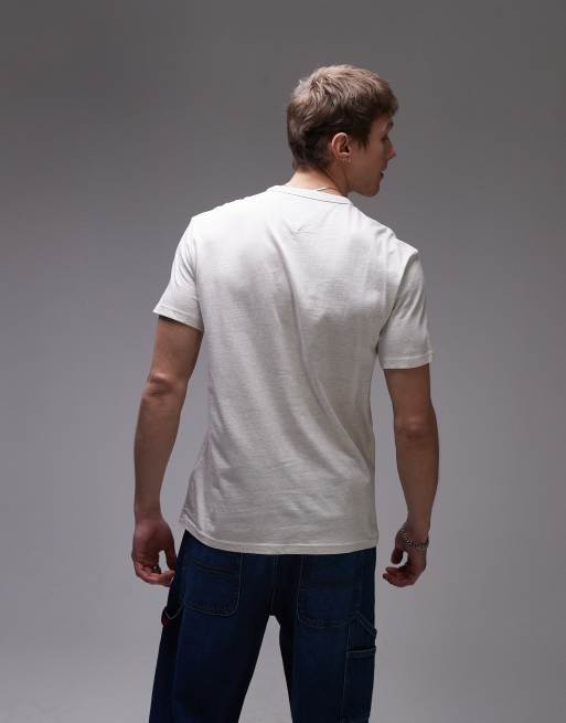 Tommy Jeans – T-Shirt in Haferbeige meliert mit buntem Wappenlogo, 4 von 4