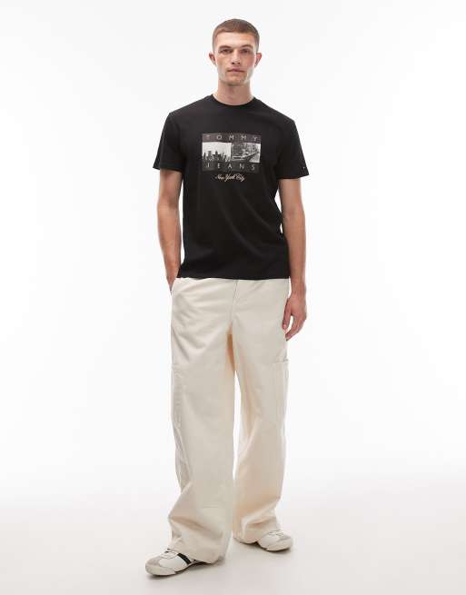 Tommy Jeans – T-Shirt in Schwarz mit Foto-Flag, 2 von 5