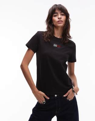 Tommy Jeans - T-Shirt in Schwarz mit strassbesetztem Flaggenlogo