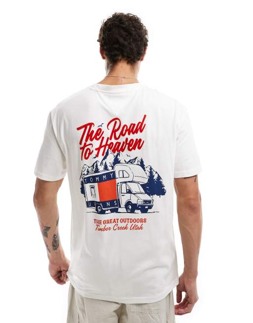 Tommy Jeans – T-Shirt in Weiß mit „Fun Outdoors“-Rückenprint