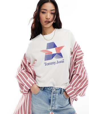 Tommy Jeans - T-Shirt in Weiß mit Grafik