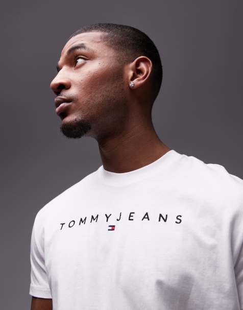 Tommy Jeans – T-Shirt in Weiß mit linearem Logo - view 1