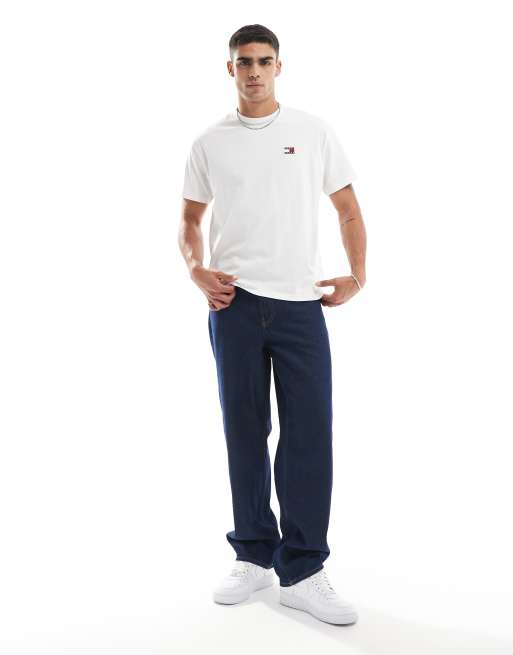Tommy Jeans – T-Shirt in Weiß mit lockerem Schnitt und Aufnäher, 2 von 4