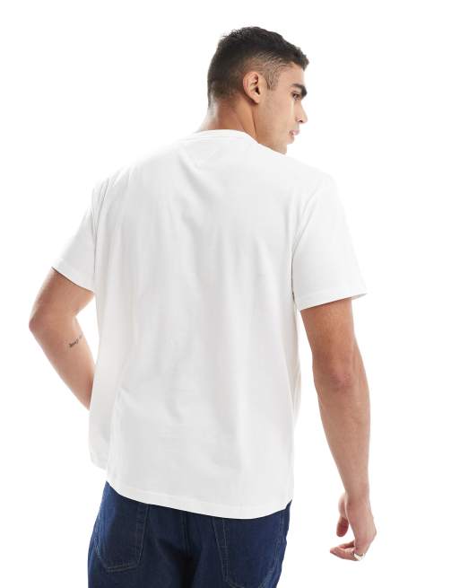 Tommy Jeans – T-Shirt in Weiß mit lockerem Schnitt und Aufnäher, 3 von 4