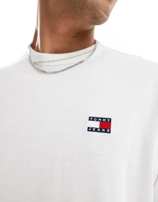 Tommy Jeans – T-Shirt in Weiß mit lockerem Schnitt und Aufnäher, 4 von 4