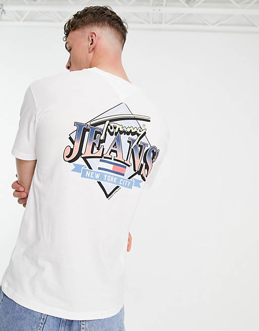 Tommy Jeans – T-Shirt in Weiß mit Logoprint auf dem Rücken | ASOS