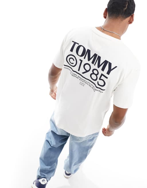 Tommy Jeans – T-Shirt in Weiß mit Logoprint hinten