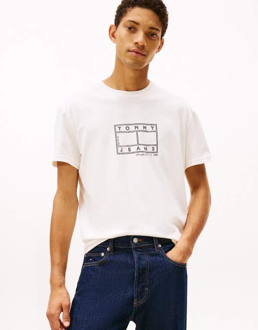 Tommy Jeans – T-Shirt in Weiß mit Logostempel und Rundhalsausschnitt