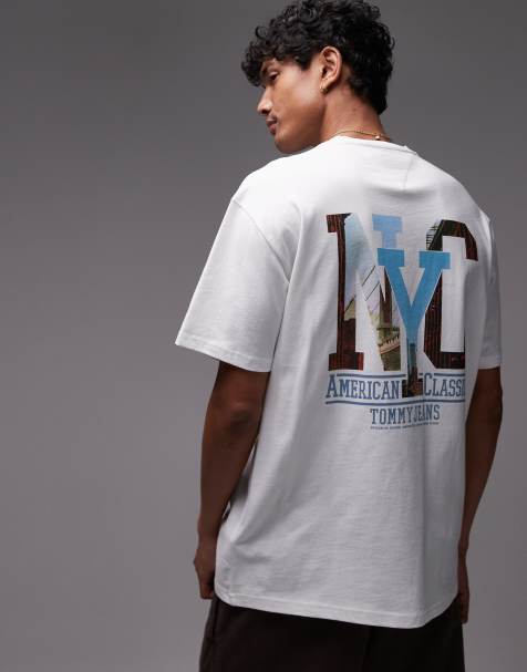 Tommy Jeans – T-Shirt in Weiß mit „NYC“-Fotoprint auf dem Rücken - view 1