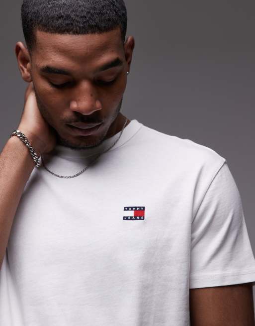 Tommy Jeans – T-Shirt in Weiß mit regulärer Passform und Logo-Aufnäher, 4 von 4