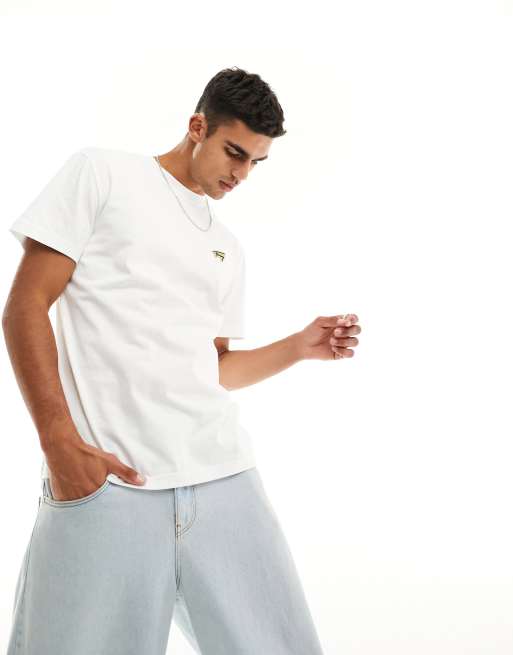 Tommy Jeans – T-Shirt in Weiß mit Signatur-Logo in Gold