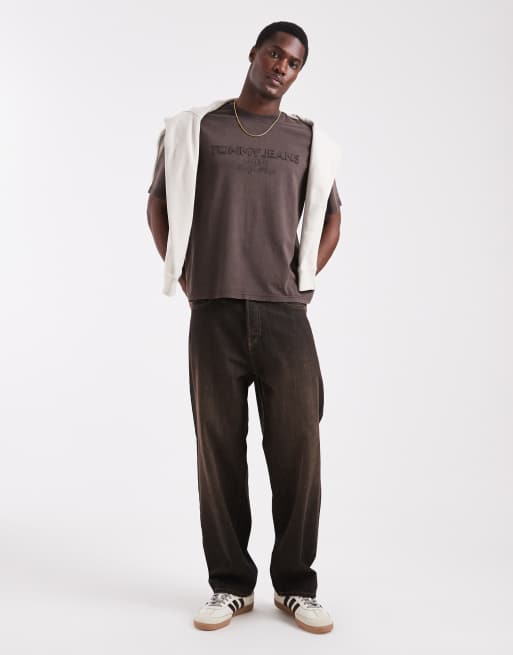 Tommy Jeans - T-shirt marrone con logo classico centrale in rilievo , 2 di 5