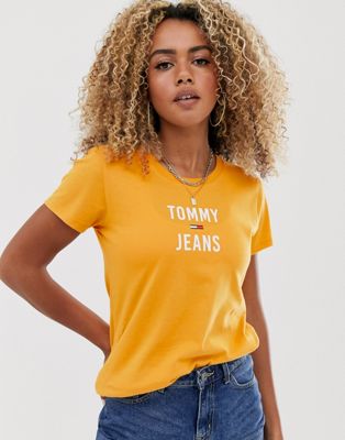 Tommy Jeans – T-shirt med fyrkantig logga-Gul