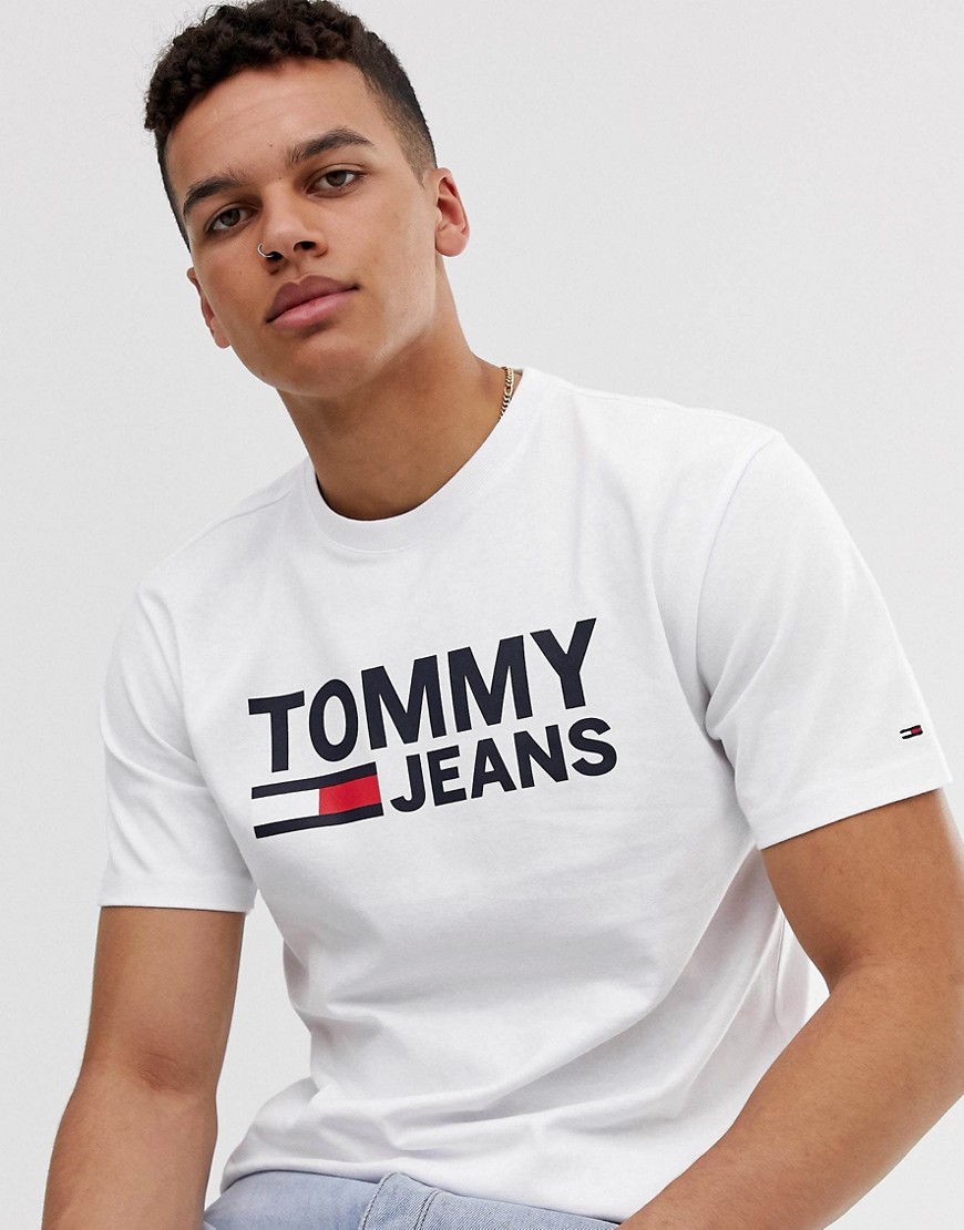 Tommy Jeans - T-shirt met klassiek logo op de borst in wit
