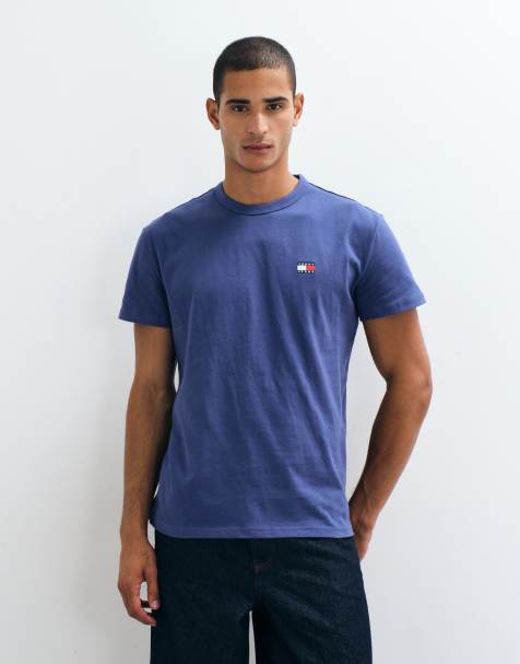 Tommy Jeans - T-shirt met logo-badge in blauw - view 1
