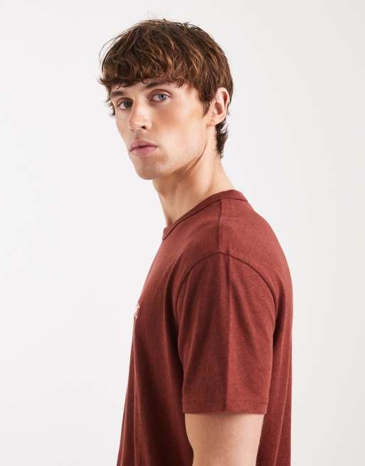 Tommy Jeans - T-shirt met logo-badge op de borst in rood, 4 van 5