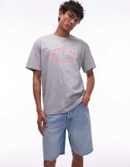 Tommy Jeans - T-shirt met universiteitslogo in grijs en roze, 2 van 5
