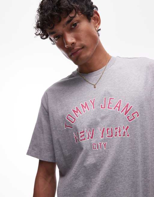 Tommy Jeans - T-shirt met universiteitslogo in grijs en roze, 5 van 5