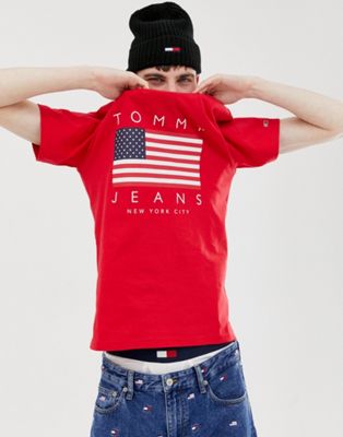 Tommy Jeans - T-shirt met VS-vlag-capsulelogo in rood