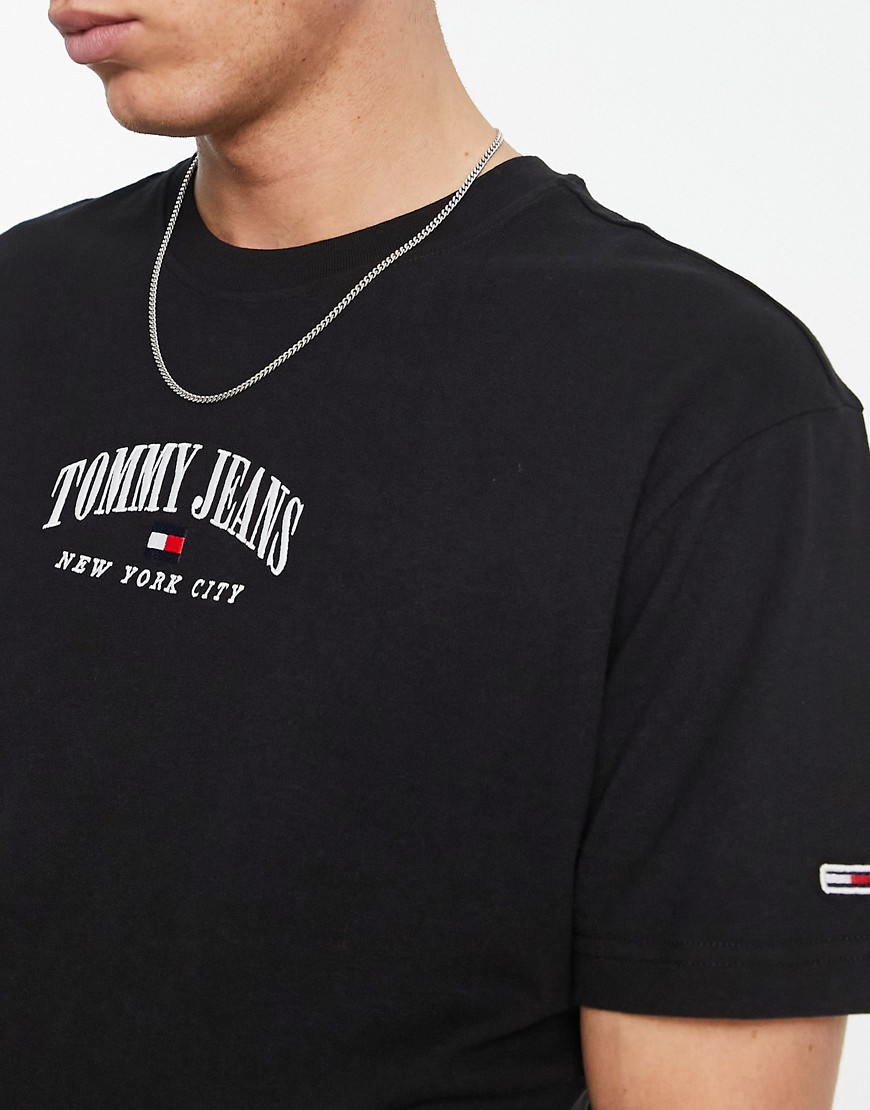 T-shirt vestibilità classica nera con logo piccolo stile college-Nero - Tommy Jeans T-shirt donna  - immagine3