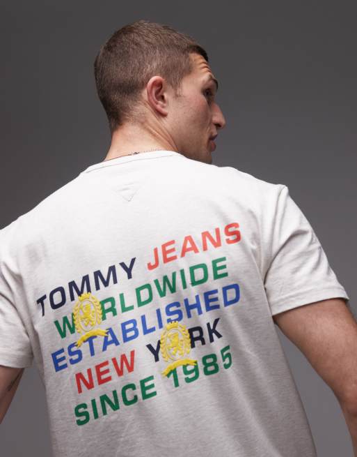 Tommy Jeans – T-shirt z diagonalu w naturalnym melanżowym kolorze z nadrukiem z logo na plecach