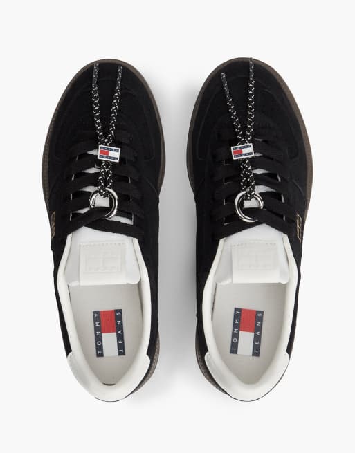 Tommy Jeans The greenwich suede logo charm trainers in black, 3 of 7