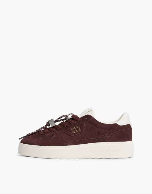 Tommy Jeans The greenwich suede logo charm trainers in dark brown, 7 of 7